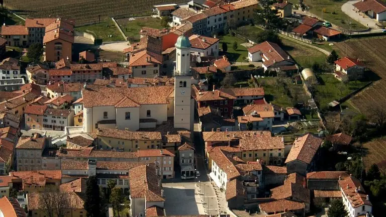 Bumbaca Gorizia Aerea Cormons il centro con Duomo