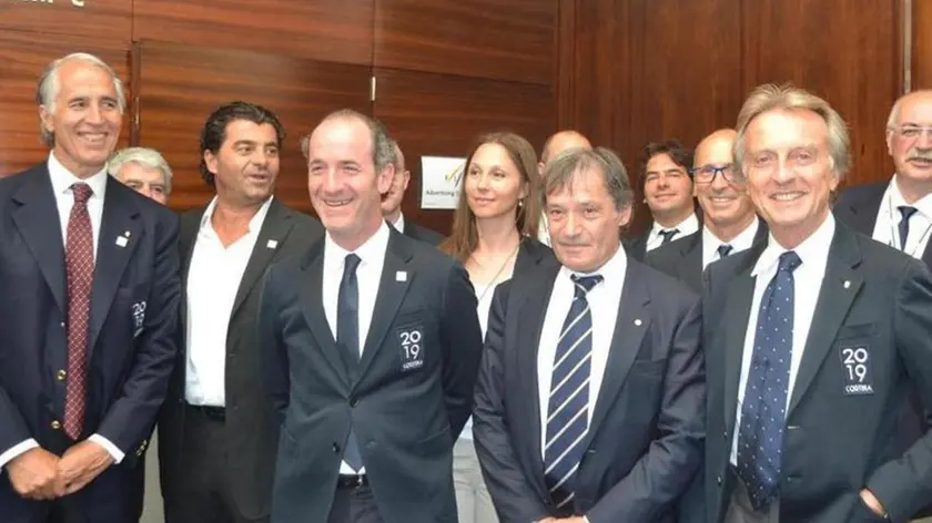 Da sinistra, il presidente del Coni, Giovanni Malagò, Alberto Tomba, il presidente del Veneto Luca Zaia, il presidente della Fisi e Flavio Roda e Luca Cordero di Montezemolo a Barcellona per la presentazione della Candidatura di Cortina per le Olimpiadi invernali del 2019. Presente (non nella foto) il Sottosegretario alla presidenza del Consiglio, Graziano Delrio. ANSA/UFFICIO STAMPA REGIONE VENETO/++ NO SALES, EDITORIAL USE ONLY. NO ARCHIVES ++