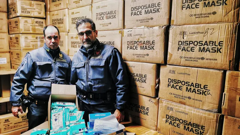 Le mascherine sequestrate dalle Fiamme Gialle di Muggia