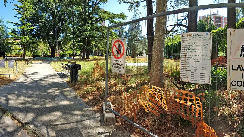 Lasorte Trieste 24/08/16 - Piazzale Rosmini, Giardino Inquinato