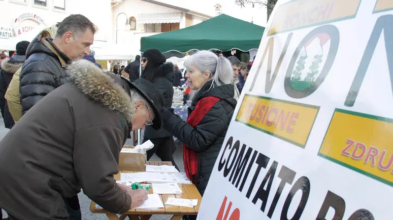 Bonaventura Monfalcone-13.12.2015 Mercatini, Giardino di Natale e comitato del No alla fusione-Ronchi dei Legionari-foto di Katia Bonaventura