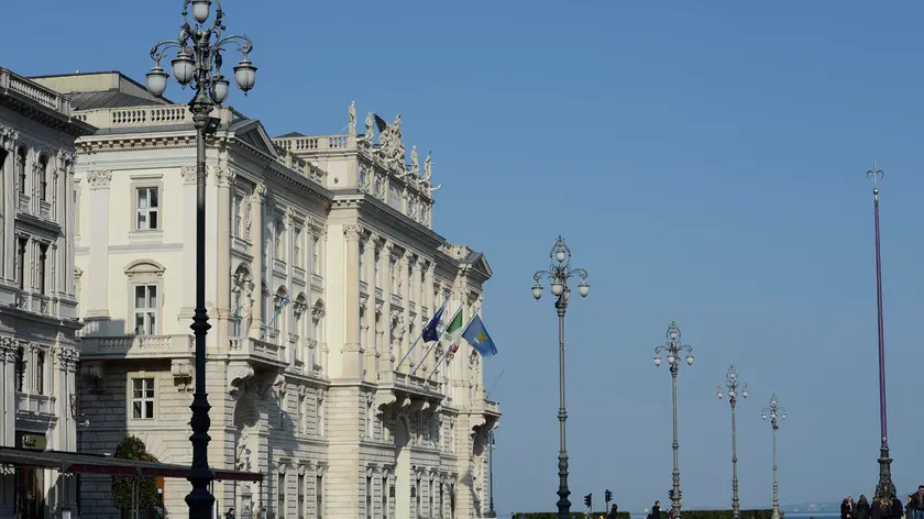 Il palazzo della giunta regionale in piazza Unità