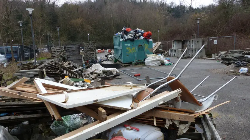 La discarica di via Giustiniani (foto Marega)