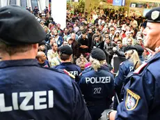 Profughi alla stazione dei treni di Salisburgo