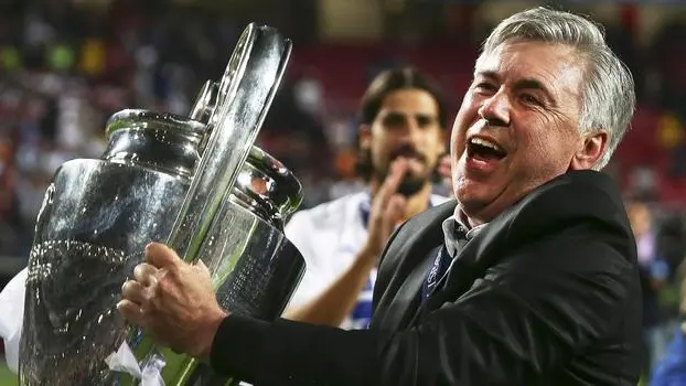 epa04223485 Real Madrid's head coach Carlo Ancelotti celebrates with the trophy after the UEFA Champions League final between Real Madrid and Atletico Madrid at Luz stadium in Lisbon, Portugal, 24 May 2014. Real Madrid won 4-1 after extra time. EPA/JOSE SENA GOULAO