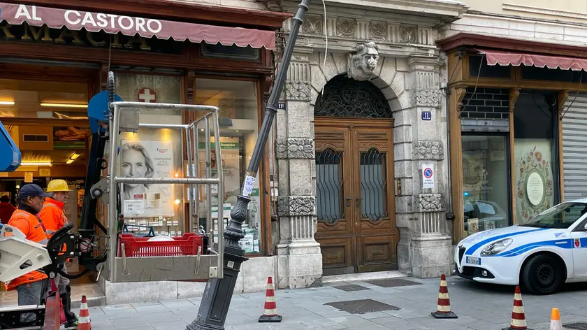 Il palo piegato con il numero attaccato sopra (Silvano)