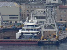 Lo yacht “Quattroelle” ormeggiato nel bacino Fincantieri all’ex Arsenale. Foto di Andrea Lasorte