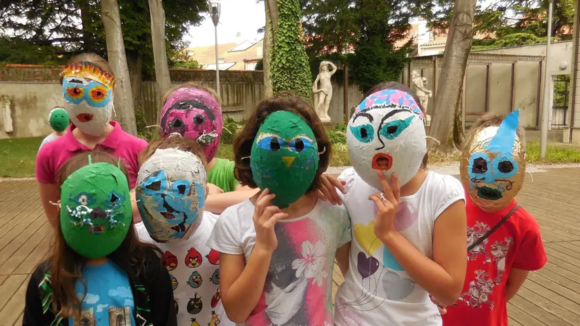 Un gruppo di bambini che ha partecipato a un centro estivo promosso dai Civici Musei di Storia e Arte