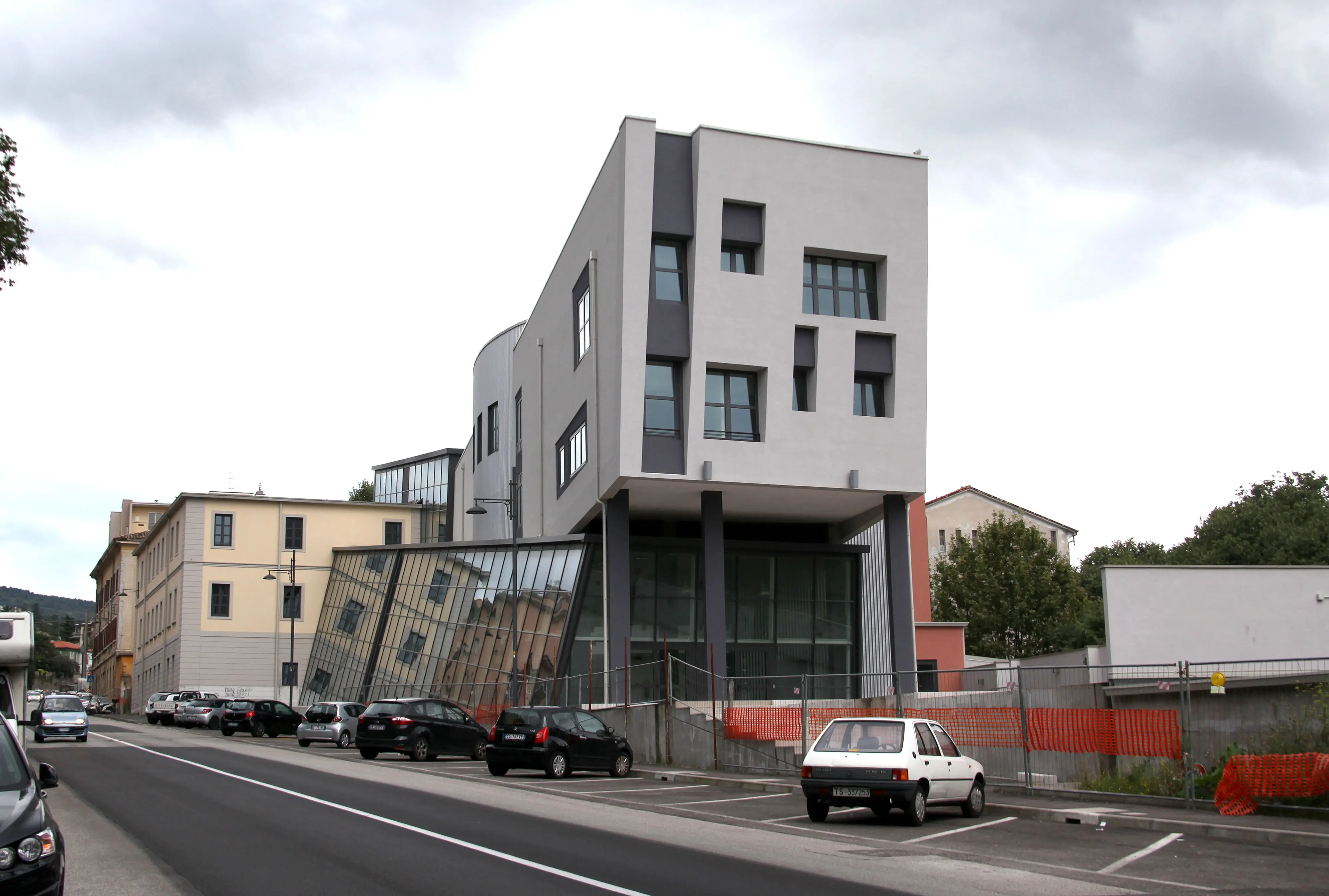 Un'altra inquadratura mostra la nuova caserma dei vigili urbani di Trieste (foto Lasorte)