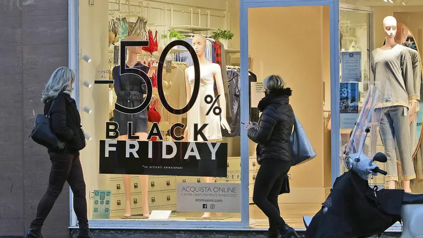 Lasorte Trieste 26/11/20 - Negozi, Vetrine Black Friday
