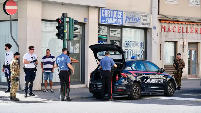 I carabinieri sul luogo della rissa (Silvano)