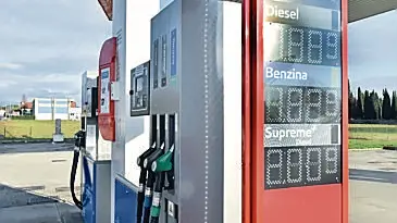 Udine 4 Gennaio 2023. Prezzi Benzina e Diesel in citta'. © Foto Petrussi