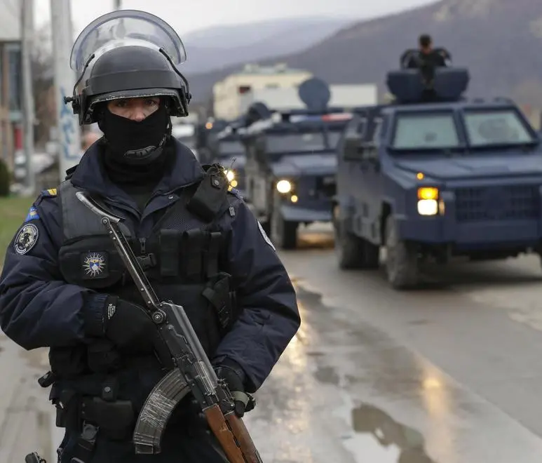 epa06630844 A member of Kosovo's police special unit stay guard near by the convoy carrying detained head of the Serbian governmentâs Office for Kosovo, Marko Djuric, in Mitrovica, Kosovo, 26 March 2018. Kosovo Police special unit detained head of the Serbian governmentâs Office for Kosovo, Marko Djuric, in northern city of Mitrovica for entering Kosovo despite a ban on his presence. EPA/VALDRIN XHEMAJ