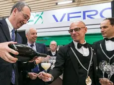 Sergio Bolzonello inaugura con un brindisi lo stande del Fvg a Vinitaly (Foto F. Gallina)