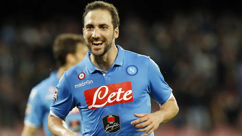 Foto LaPresse - TanoPress.03/05/2015 Napoli (Italia) Sport Calcio .Napoli-Milan Campionato di Calcio Serie A TIM 2014 2015 - Stadio San Paolo .Nella foto: gonzalo higuain..Photo LaPresse - Tanopress.03 May 2015 Napoli (Italy).Sport Soccer Napoli-Milan Italian Football Championship League A TIM 2014 2015 - San Paolo Stadium .In the pic: gonzalo higuain