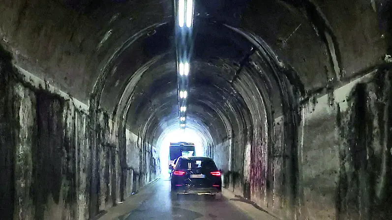 L’interno della galleria al centro del dibattito muggesano e non solo sul suo raddoppio foto Lasorte