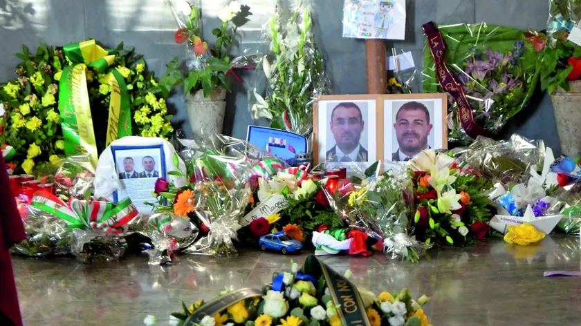 Il 4 ottobre 2019 gli agenti Pierluigi Rotta e Matteo Demenego vennero uccisi da Alejandro Augusto Stephan Meran. Il dolore della città nelle foto di Bruni, Lasorte e Silvano che scattate nell’atrio della Questura e ai funerali