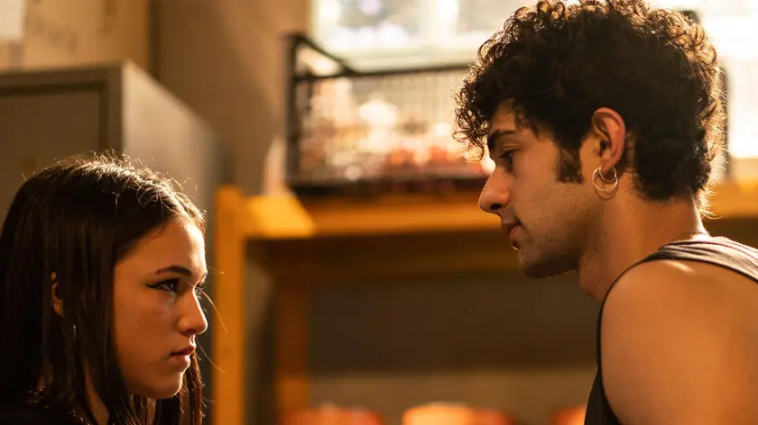 Massimiliano Caiazzo con Maria Esposito in un episodio di “Mare fuori” Foto Sabrina Cirillo