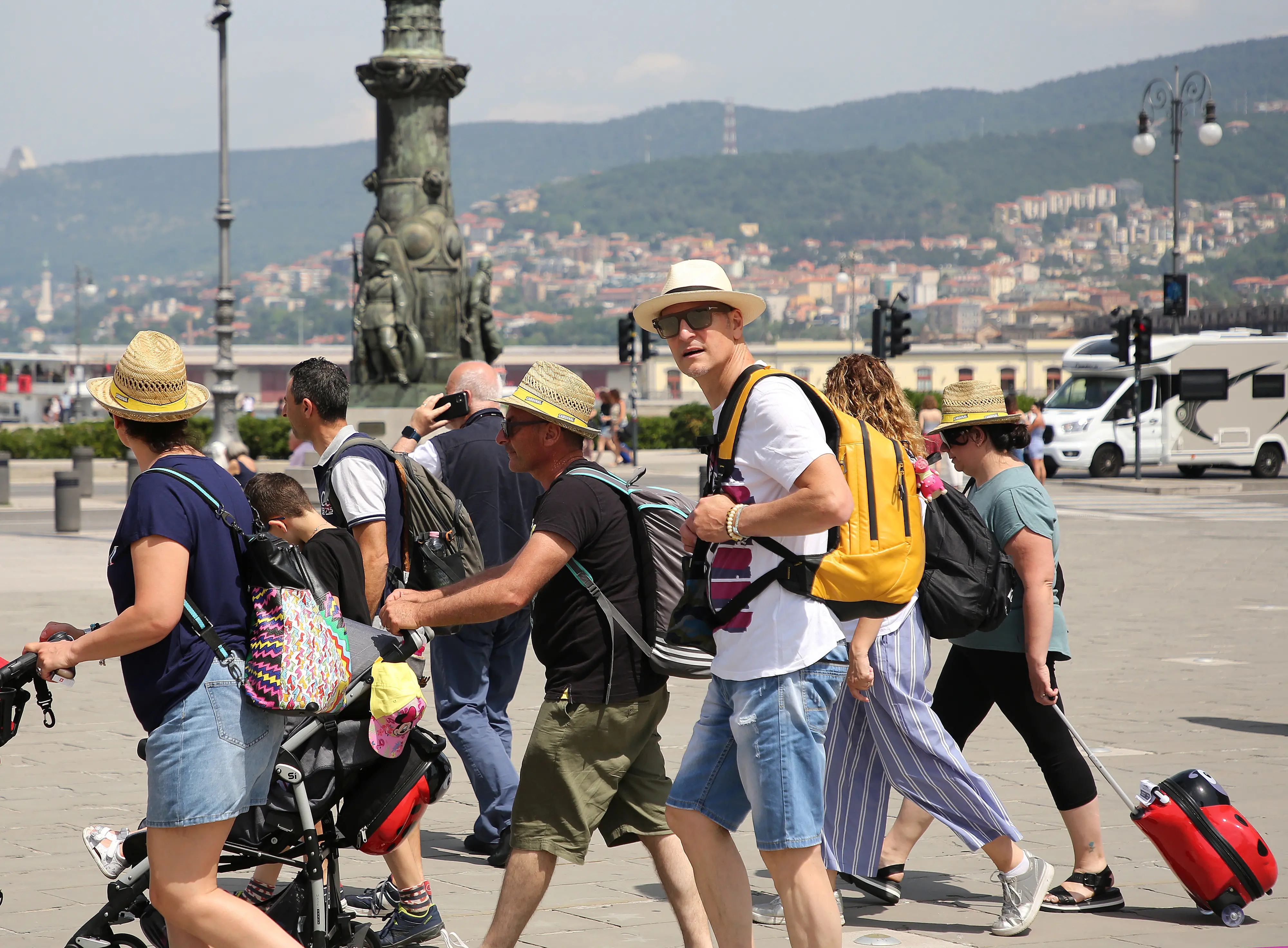 Turisti in centro a Trieste (Lasorte)