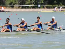 Il quattro senza pesi leggeri azzurro