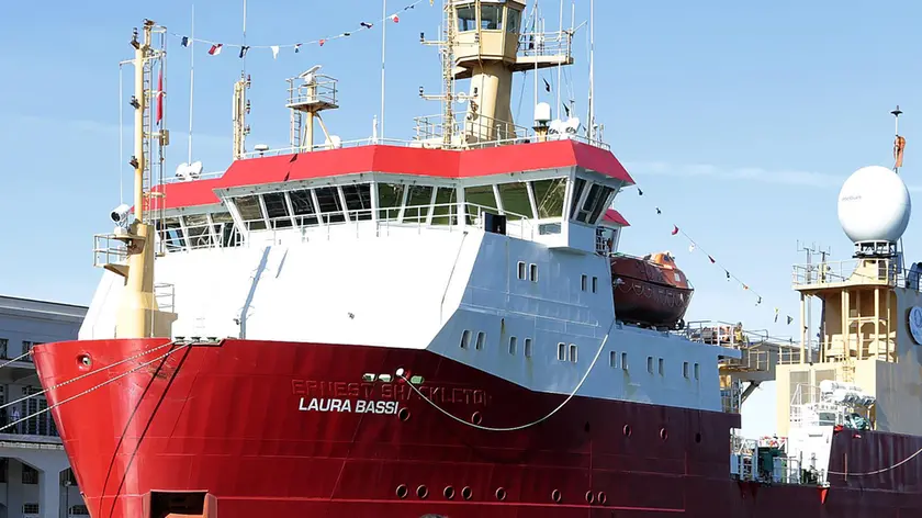 La nave rompighiaccio dell'Ogs di Trieste sulle Rive del capoluogo giuliano