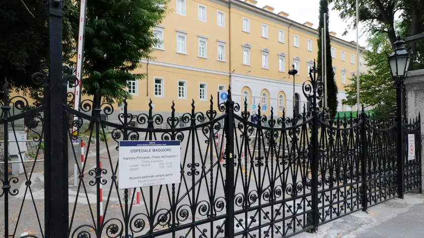 L'entrata dell'ospedale Maggiore (foto Lasorte)