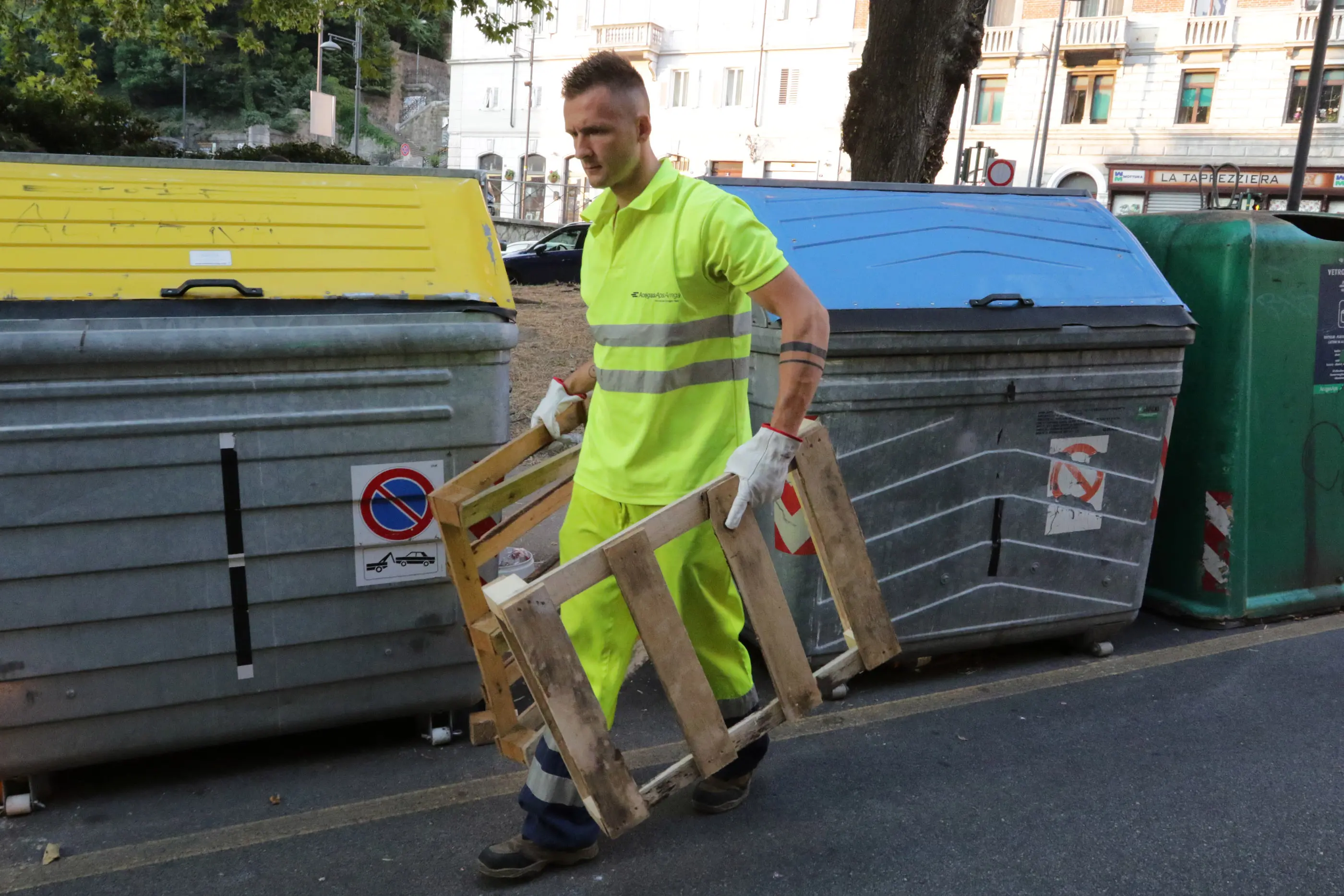 Lasorte Trieste 25/07/19 - AcegasAps, Raccolta Rifiuti Ingombranti Lasciati in Strada