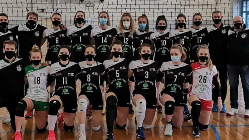 La squadra femminile della Antica Sartoria