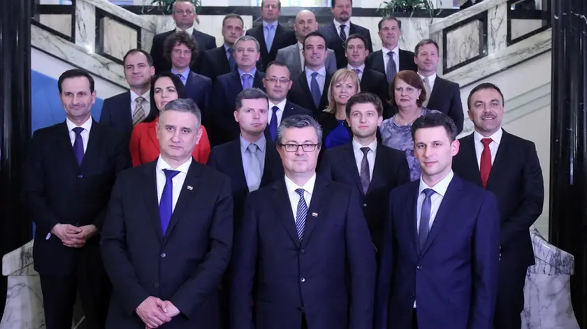 Tihomir Oreskovic, al centro, con gli esponenti del governo subito dopo la sua formazione