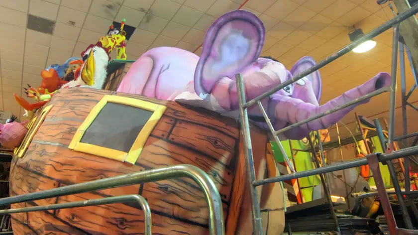 Lasorte Trieste 13/02/17 - Muggia, Allestomento, Lavori, Carri di Carnevale, Compagnia Ongia, Galleggiando con l'Ongia