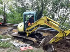 Foto BRUNI 05.08.2018 Via del Pucino:Acegas al lavoro per la rottura di una tubatura-fontanelle momentanee