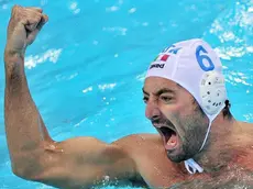 epa03355868 Italy's Maurizio Felugo in action with Serbia during the men's water polo semi final at the London 2012 Olympic Games Water Polo competition, London, Britain, 10 August 2012. EPA/Hannibal EPA/Hannibal