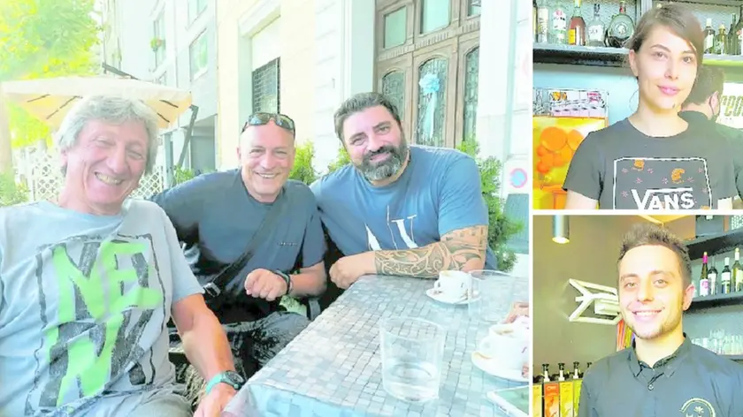 Nella foto principale il titolare Franco Troise (a destra), insieme a due habitué del locale, Salvatore Guerra e Pino Iacoviello. Nelle due foto a destra figurano invece due dei camerieri del giovane staff del bar. Nell’immagine in alto c’è Judith Bubba, impegnata soprattutto nei turni diurni, pronta ad accogliere in particolare i clienti tra caffè, colazioni e spuntini senza sosta. Nella foto in basso c’è invece Ciro Ceglie, che spesso lavora di notte, e che nel week end accoglie i ragazzini che tirano tardi.