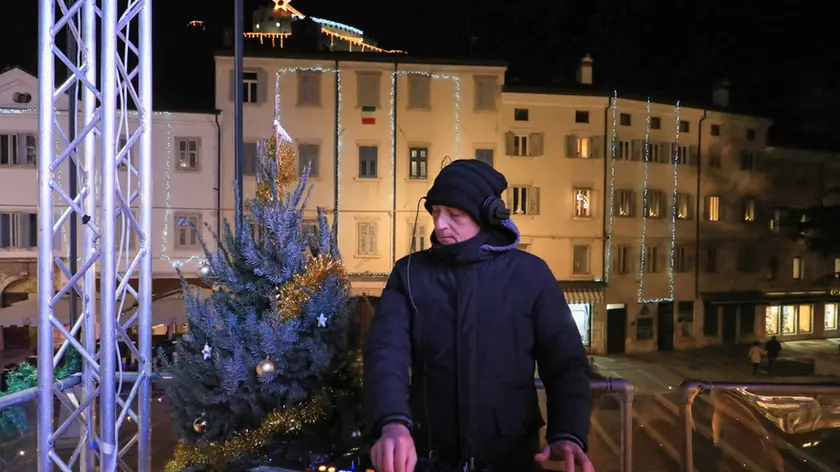 Bumbaca Gorizia 29.12.2019 Pista pattinaggio e DJ Piazza Vittoria © Foto Pierluigi Bumbaca