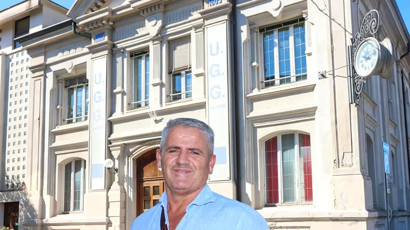 L’imprenditore Mefail Thaqui davanti alla sede dell’Ugg. Foto Bumbaca/Marega