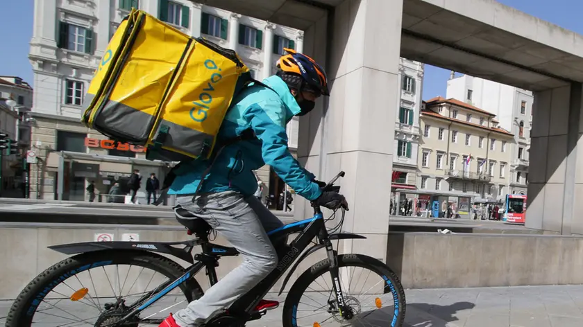 Rider in piazza Goldoni, punto di ritrovo a Trieste (foto Lasorte)