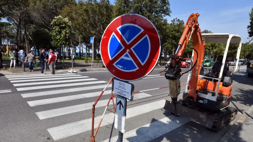 Foto BRUNI 07.05.2018 Ass.ri Polli e Lodi-rifacimento attraversamento pedonale di Barcola