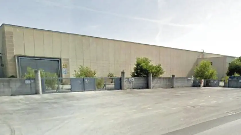 Il civico 100 di via Timavo, dove una società con sede legale a Bolzano intende realizzare un impianto di gestione e trattamento dei rifiuti