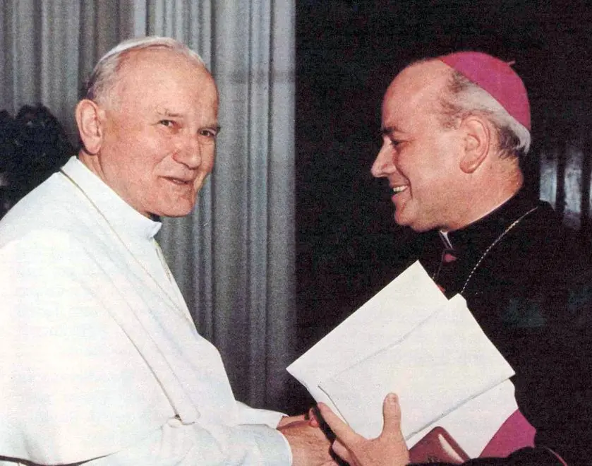 Monsignor Ravignani con Papa Giovanni Paolo II