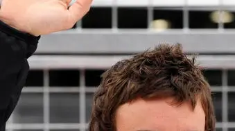 epa08532578 (FILE) - Spanish Formula One driver Fernando Alonso of the Renault F1 Team waves to fans at the Suzuka Circuit in Suzuka, Japan, 01 October 2009 (re-issued on 07 July 2020). Spanish two-time world champion Fernando Alonso is set to return to the Formula One world championship series in 2021 with Renault, media reports claimed on 07 July 2020. EPA/FRANCK ROBICHON *** Local Caption *** 01881782
