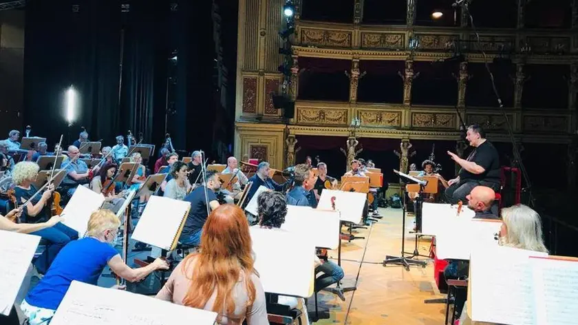 Le prove al Teatro Verdi del concerto del 21 giugno alle 11 per la Festa della musica. Il concerto, diretto da Paolo Longo, aprirà il cartellone di “Trieste Estate” 2020