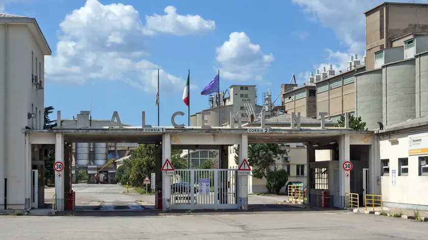 L'ingresso allo stabilimento triestino Italcementi in via Caboto (Bruni)