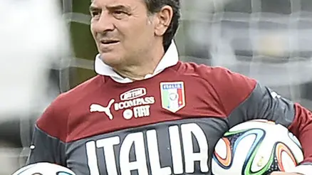 foto Fabio Ferrari - LaPresse.11 06 2014 Mangaratiba (Brasile).sport.Allenamento mattutino della Nazionale Italiana..nella foto: durante l'allenamento.Cesare Prandelli..photo Fabio Ferrari - LaPresse.11 06 2014 Mangaratiba (Brasile).sport.Session training for the Italian National.in the picture: session training.Cesare Prandelli