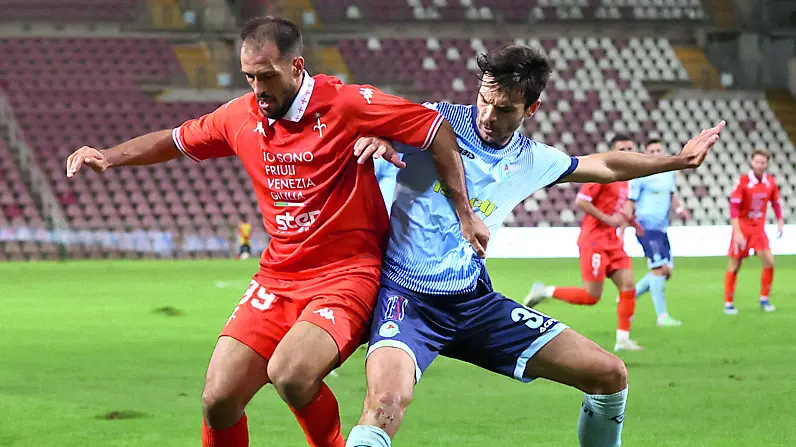 Marco Olivieri in azione con l’Albinoleffe: l’attaccante cerca il primo gol in alabardato Foto Lasorte