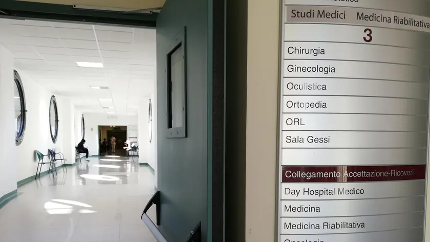 L’interno dell’ospedale San Polo, che ha introdotto per l’utenza un nuovo ambulatorio per i disturbi del pavimento pelvico Foto Katia Bonaventura