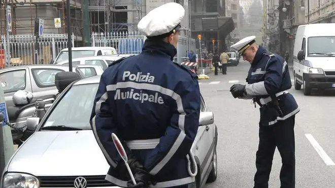 BRUNI TRIESTE 26 02 08 CONTROLLI DELLA POLIZIA MUNIC ALLE LIMITAZIONI SUL TRAFFICO