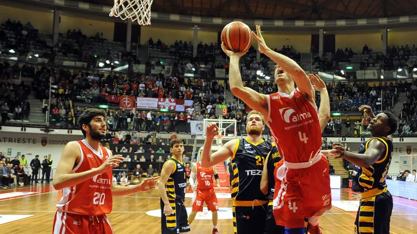 Foto BRUNI 29.01.17 Basket Alma Trieste- Verona-Coronica e da ros