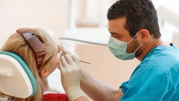 Una paziente dal dentista