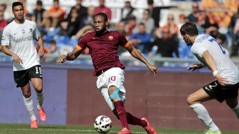 AS Roma's Seydou Keita during the Serie A soccer match between AS Roma and Atalanta at the Olimpico stadium in Rome, Italy, 19 April 2015. ANSA/RICCARDO ANTIMIANI