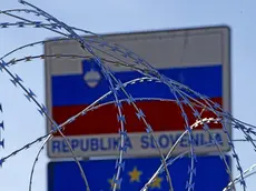 Il filo spinato al confine con la Slovenia